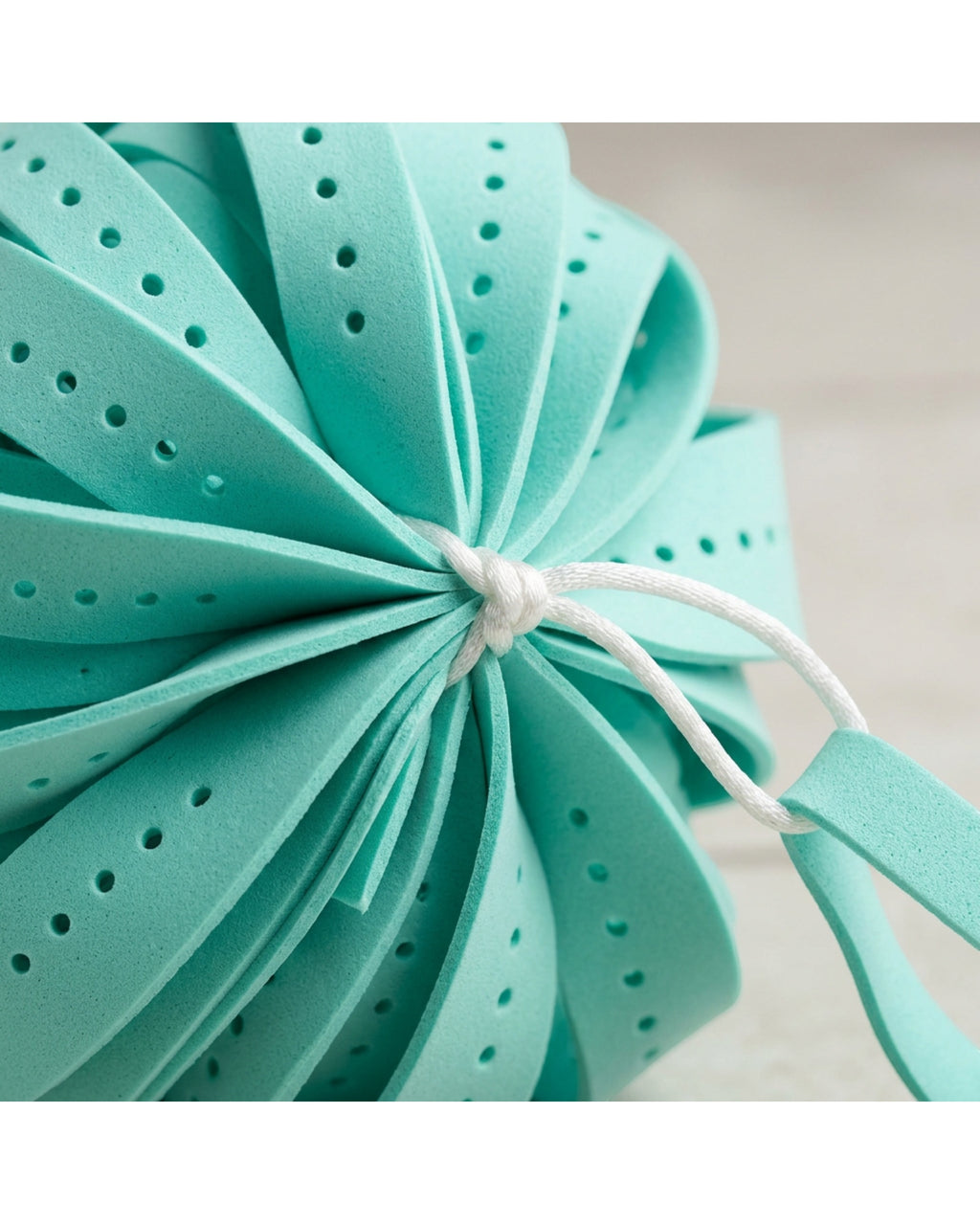 Pndwr Perforated EVA Ribbon Bath Ball Seafoam - Detail view